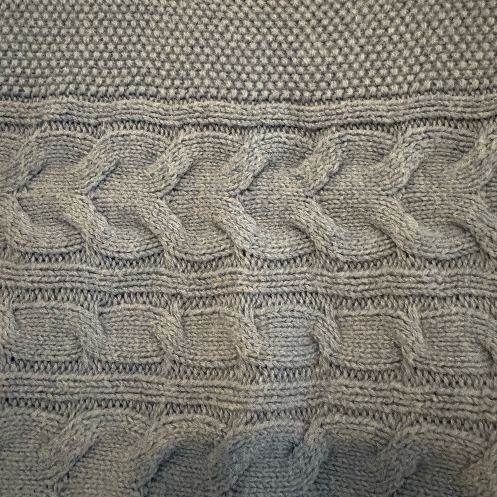 GAP Cable Knit Sweater - Picture 2 of 4